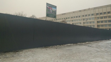 Tts lângă clădirea universității se construiește aproape de puterea oamenilor