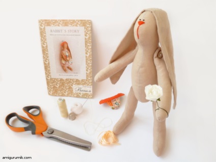 Tilda Rabbit cu mâinile - -