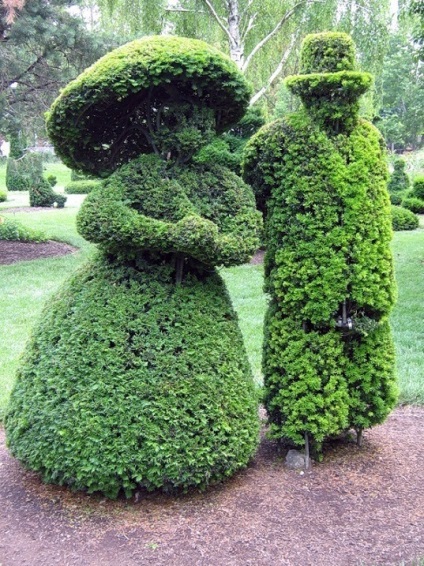 Topiary - arta tăierii figurative a copacilor, pe drum!