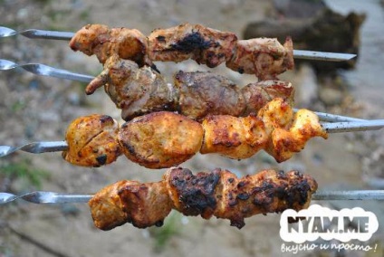 Delicioase shish kebab din carne de porc 