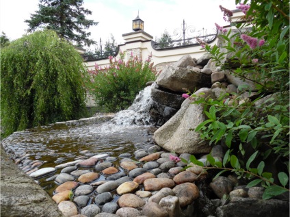 Cascade și cascade farmecul de a cădea apă