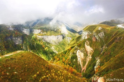 Calea militară-georgiană, castelul-cetatea ananuri și arcul prieteniei