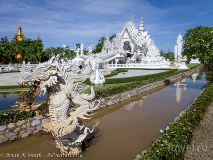 Wat rong khun arta contemporana intr-un templu budist