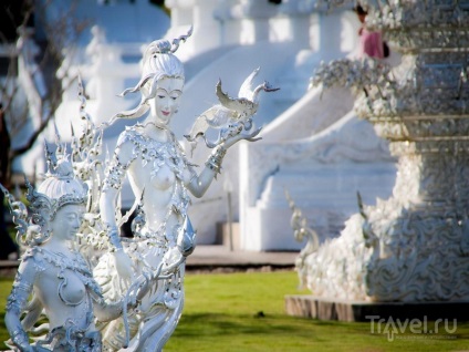 Wat Rong Khun modern művészet egy buddhista templomban