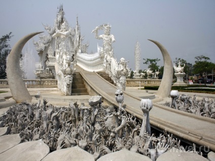 Wat Rong Khun modern művészet egy buddhista templomban