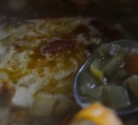 Árpa leves füstölt hús, borsó és ecetes uborka fotó recept