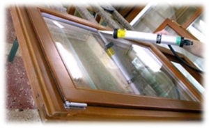 Înlocuirea, repararea geamurilor cu geam termopan, ferestrele casei