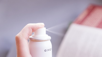 Védi a bőrt a Givenchy hírek vax`in ifjúsági város bőr megoldás