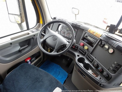 Camionul american de încărcături de camioane din interior