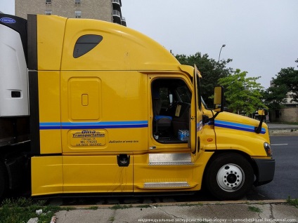 Camionul american de încărcături de camioane din interior