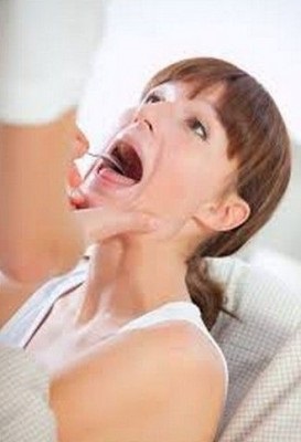 Boala gâtului, pe de o parte, la înghițire, elimină problema tratamentului eficient