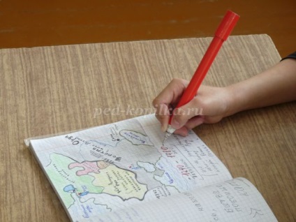 Papírtekercs toll, sapkával, saját kezével (maguk díszítik a tollakat) Papírtekercs toll sapkával