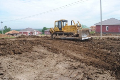 Site-ul Dacha prezintă alinierea pereților de reținere, gropilor de drenaj, fotografii și video