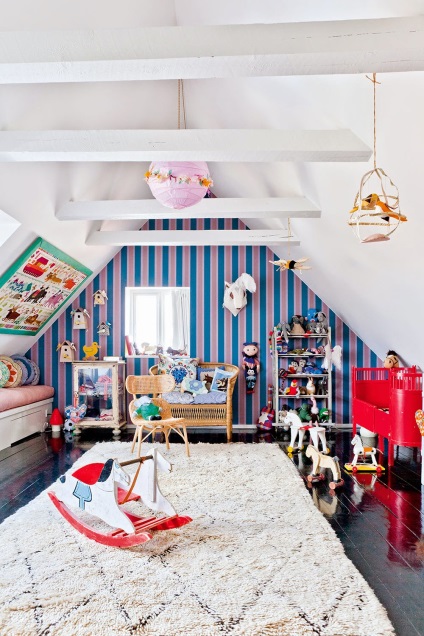 A gyermekszobának és hálószobának padlásos díszítése