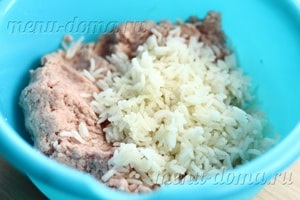 Arici umpluți cu orez într-un sos delicios de smântână