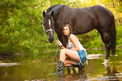 Fotografie post cal și fete încântătoare în natură