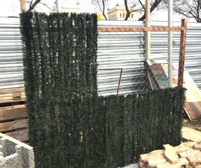 Mesterséges dekoratív kerítés növényekről kerítéshez tekercsekben