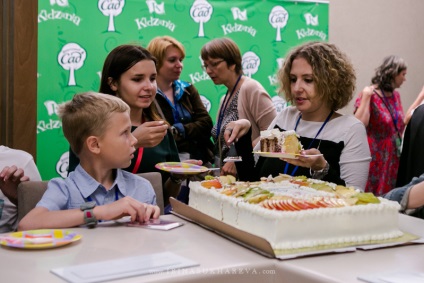 Hogy a kizani gyümölcslevek új gyermekek tevékenységét nyitják meg - a gyár 