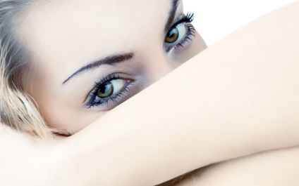 Cum se utilizează un eyeliner alb în fotografiile și clipurile video de make-up