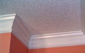 Cum să lipiți plinta de tavan în diferite moduri