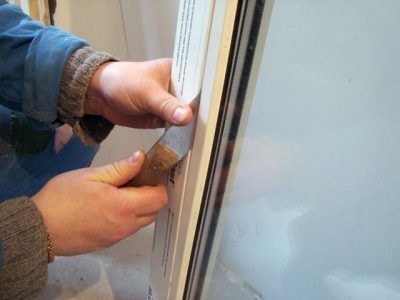 Cum de a deschide rapid o ușă din plastic din exterior