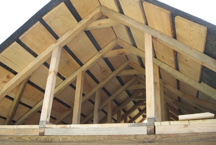 Cum să acoperiți un acoperiș cu un acoperiș simțit pe o cutie de lemn