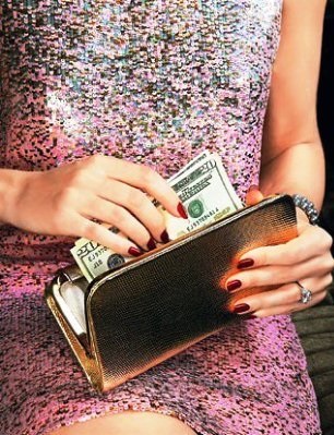 Cum să utilizați noul portofel corect, astfel încât banii în el