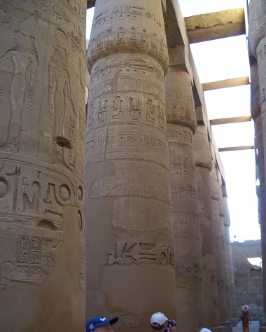 Karnak temploma Luxorban Egyiptomban fotó és történelem