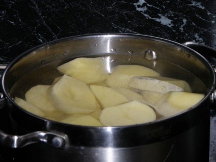 Cartuș de cartofi cu carne măcinată