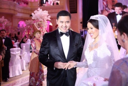 Nunta Kazahstanului a lui Daniar Kesikbayev, comoda de sex feminin