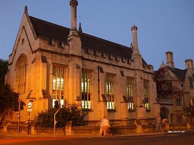 Cambridge și Oxford sunt cele mai vechi orașe universitare din Marea Britanie