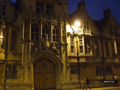 Cambridge și Oxford sunt cele mai vechi orașe universitare din Marea Britanie