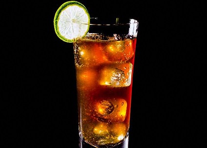 Cocktail de rom cu proporții de cola și rețete cocktail