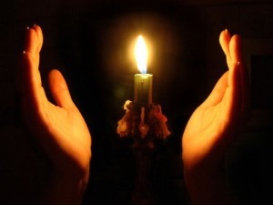 Ritual de iubire cu lumânări bisericești