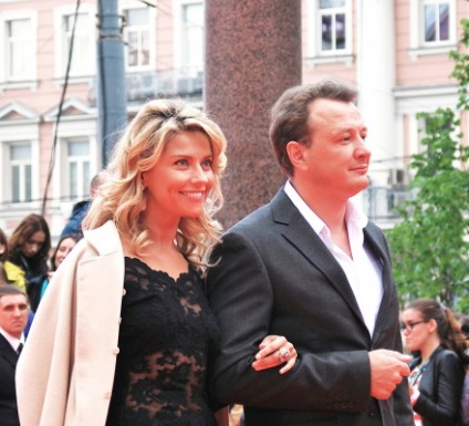 Marat Basharov se căsătorește cu o mireasă gravidă, o revista de femei Lisa