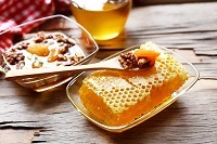A méz és a dió a hatékonysági recepthez, a beviteli időhöz, a hatáshoz