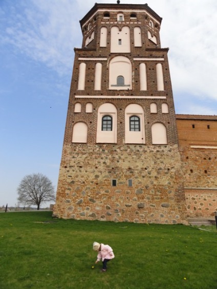 Castelul Mir de ochii unui străin, rus vs francez