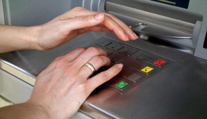 Escrocii au găsit o nouă modalitate de a fura datele de pe card de la un ATM