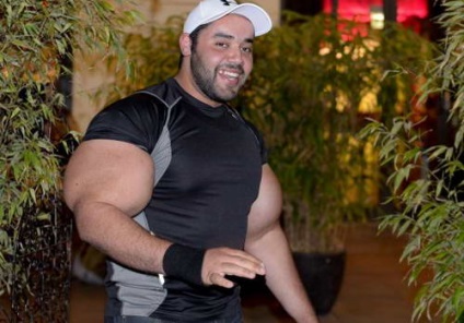 Mustafa Ismail cu un volum de biceps 79 cm cade în cartea de înregistrări a lui Guinness