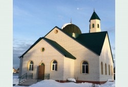 Femeia musulmană cu mâinile ei a construit o moschee în Siberia - Islamul și familia, Islamul și familia