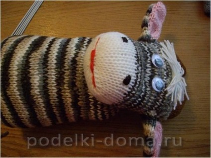 Jucărie moale de vițel (tricotat cu ace de tricotat), o cutie de idei și clase de master