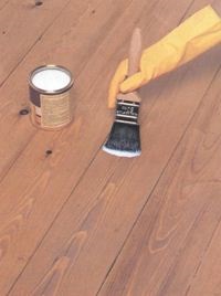 A padló foltosodása és lakkozása egyszerű feladat