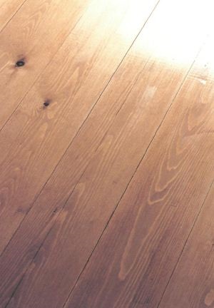 A padló foltosodása és lakkozása egyszerű feladat