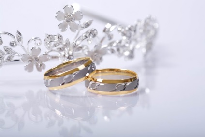 Az esküvői gyűrű a családi kandalló tartója (jelek és babonák)