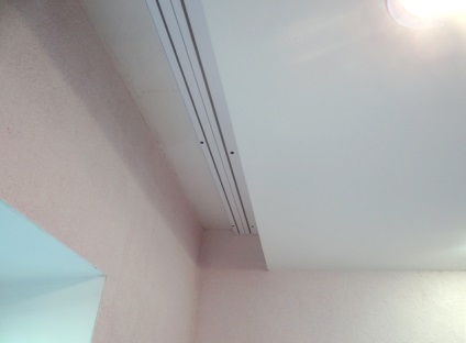 Ce trebuie să știți atunci când instalați un tavan întins și o cornișă de tavan