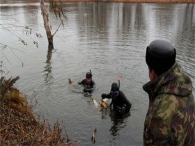 Vânătoare pentru rațe de scufundări în primăvară, instalarea animalelor umplute