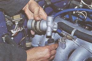 Verificați și înlocuiți pxx (motorul de ralanti cu reglaj liber) motorul zmz 406 pe autovehiculul Volga gas 31105