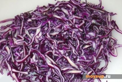 Rețetă pentru salata de legume crocantă cu varză violetă