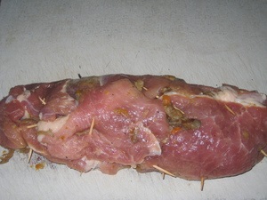 Carne de porc cu ciuperci și castraveți murate