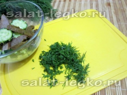 Saláta pulyka, friss uborka és curry, recept fotóval